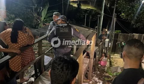 Imagens fortes: Homem é morto a tiros em escadão no bairro Novo Israel, em Manaus