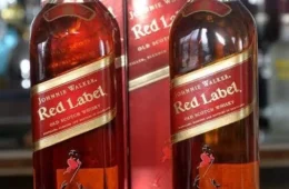 Jovem é preso após tentar furtar duas garrafas de whisky em supermercado