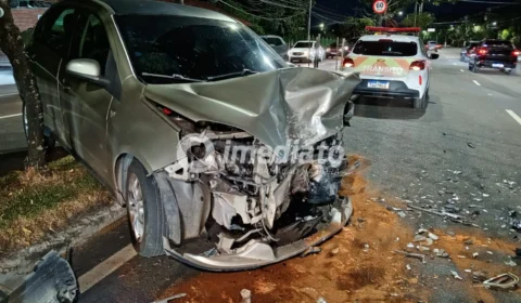 Acidente entre três veículos deixa uma pessoa ferida na avenida Coronel Teixeira, em Manaus