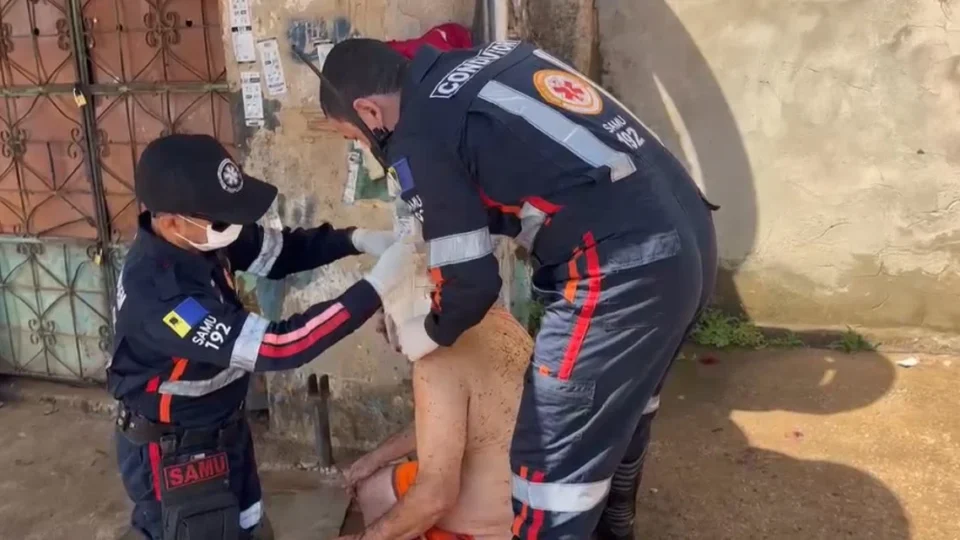 VEJA: Homem é esfaqueado pelo enteado durante discussão em Porto Velho