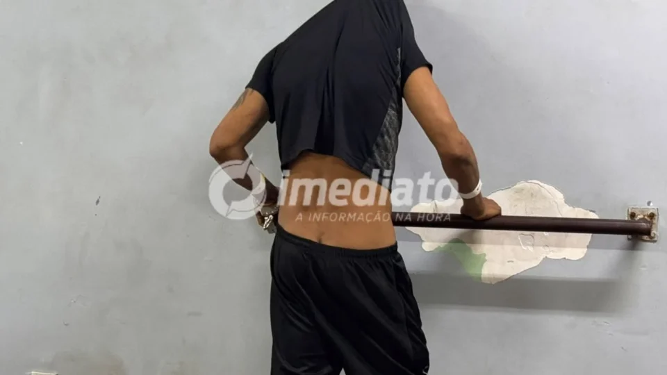 Homem é preso após invadir igreja, furtar objetos e ser detido por moradores no bairro Chapada, em Manaus