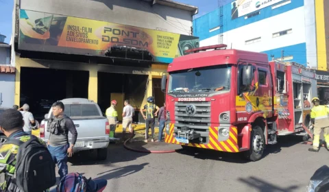 VEJA VÍDEO: Um incêndio atinge empresa na Cidade Nova na manhã desta terça-feira (21)