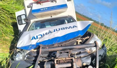 Ambulância com mãe e bebê cai em ribanceira no interior do Pará; vítimas são resgatadas com vida