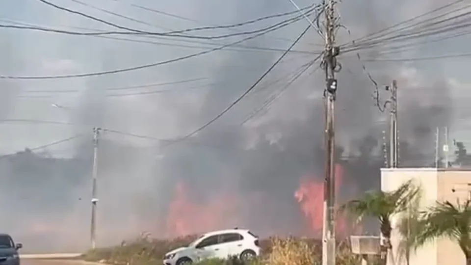 JI- PARANÁ: INCÊNDIO NO PARK AMAZONAS