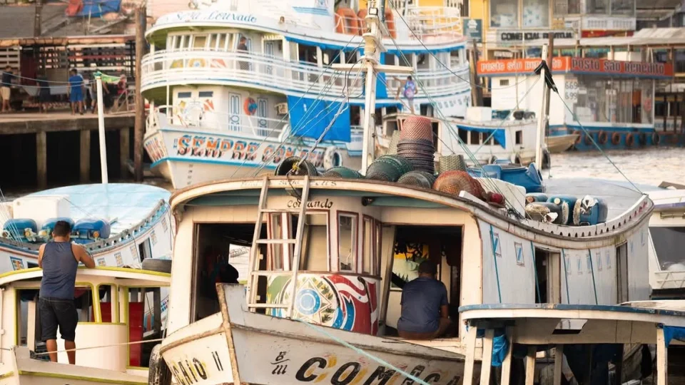 ALERTA: Mutirão vai retirar barcos abandonados dos canais de Macapá para reduzir riscos de alagamentos