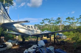 Avião adaptado para abastecer garimpo ilegal é destruído em Roraima