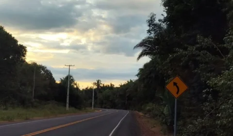 ATENÇÃO: Colisão entre moto e bicicleta deixa bebê e dois homens feridos em rodovia de Macapá
