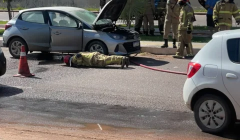 AGORA: Carro é destruído por incêndio em rodovia de Macapá