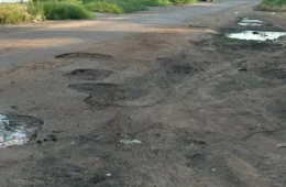 ‘Nem dentro de casa dá para ficar’: esgoto a céu aberto causa transtornos a moradores de Boa Vista