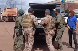 VEJA: suspeito da morte de policial civil morre em confronto com o GTA na Rodovia Duca Serra