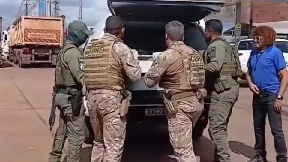 VEJA: suspeito da morte de policial civil morre em confronto com o GTA na Rodovia Duca Serra