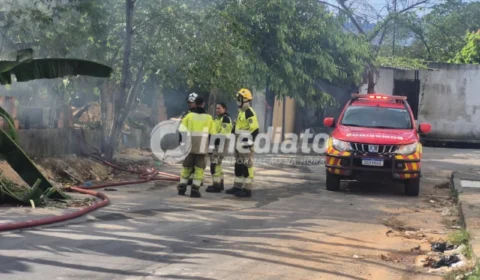 Veja: Incêndio em área de mata mobiliza equipes do Corpo de Bombeiros no bairro Nova Cidade, em Manaus