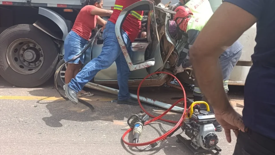 Duas pessoas morrem em acidente com carretas na PA-150, em Tailândia