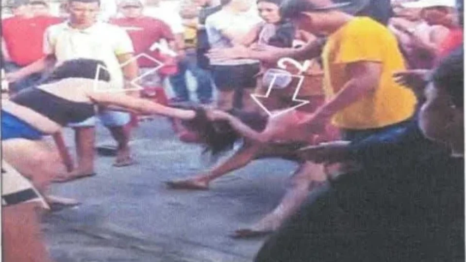 Veja momento da prisão de mãe e filha envolvidas em tentativa de homicídio contra transexual em Parintins
