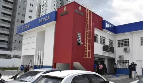 VEJA VÍDEO: Radialista é preso na Zona Norte da cidade para cumprir pena de 9 anos por abuso de menores