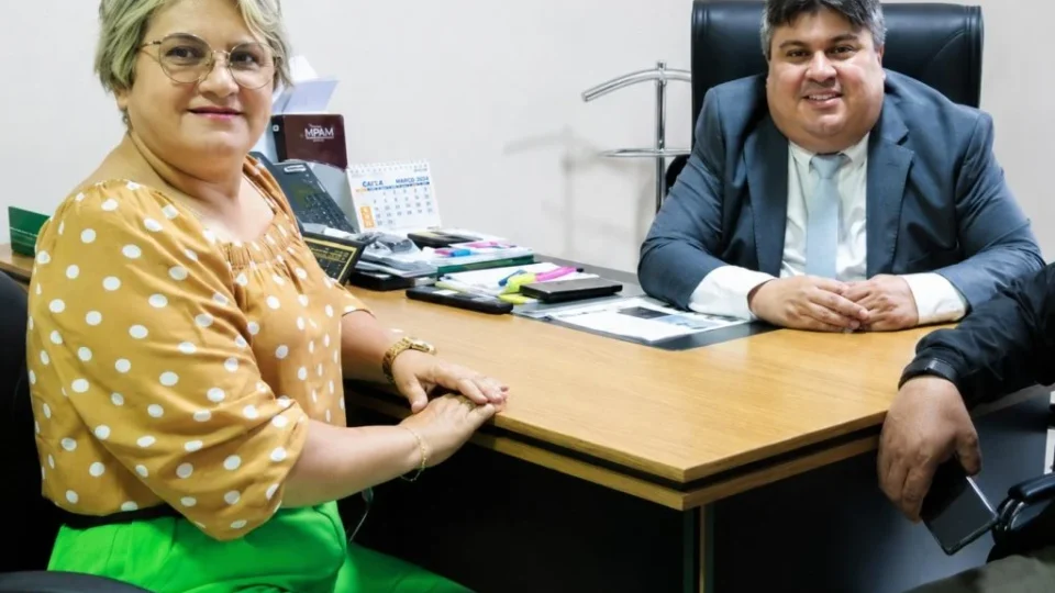 TCE-AM investiga possível acúmulo de cargos envolvendo servidora da Câmara de Manaus e SES-AM