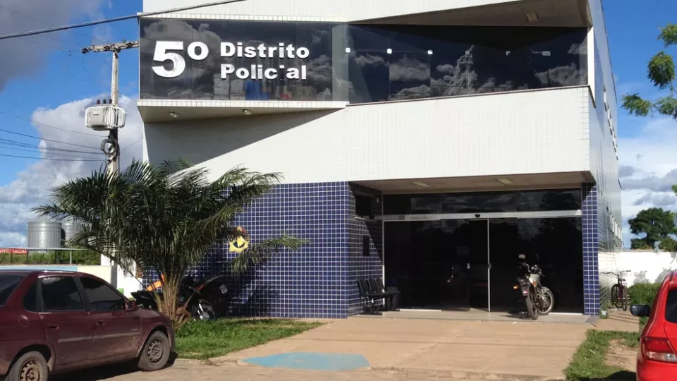 Mulher é arrastada para mata com filha de 1 ano no colo e estuprada por quatro homens