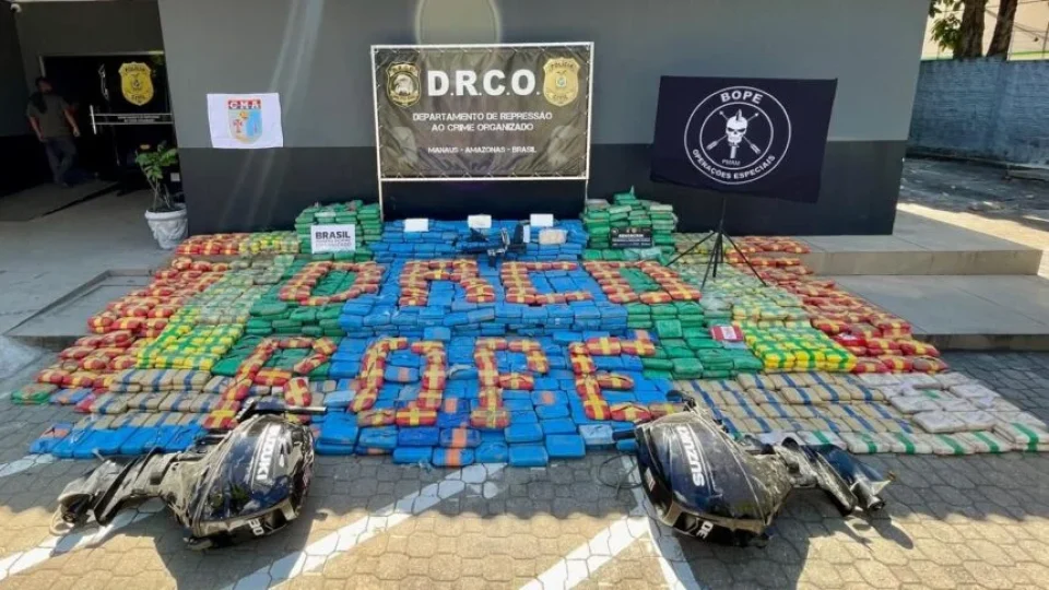 Mais de 2,5 toneladas de cocaína são apreendidas após troca de tiros no Rio Solimões