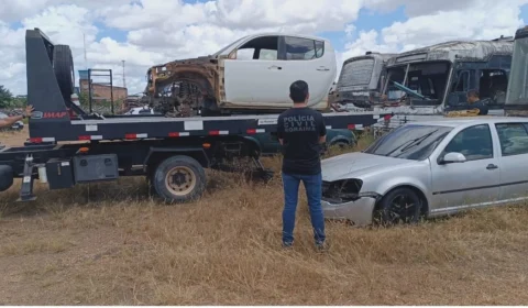 Só a carcaça: caminhonete furtada em Minas Gerais é localizada em desmanche de Boa Vista