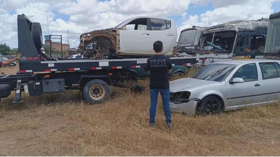 Só a carcaça: caminhonete furtada em Minas Gerais é localizada em desmanche de Boa Vista