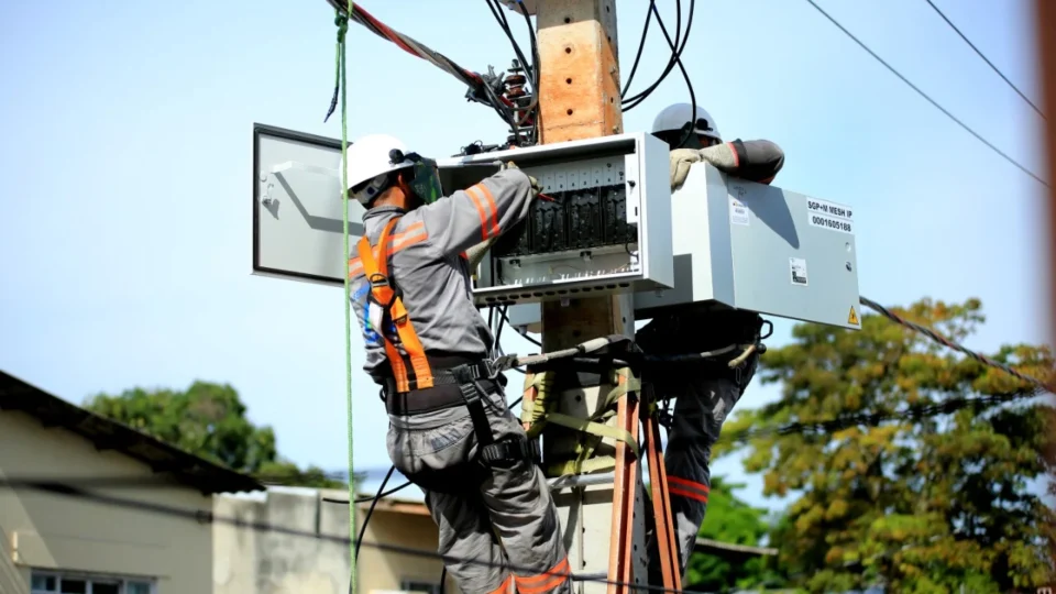 Quatro bairros de Manaus ficam sem energia durante desligamento programado nesta quinta-feira; confira os locais