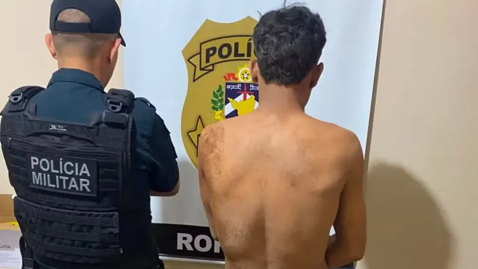 Homem é preso após tentar matar a própria mãe a facadas no interior de Roraima