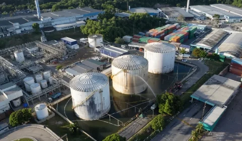 Vazamento de estireno é controlado e Bombeiros encerram operação de resfriamento de tanque da Innova em Manaus