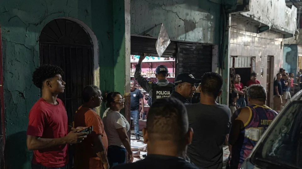Vídeo: Homem é morto a tiros dentro de comércio após tentar fugir de criminosos na Compensa