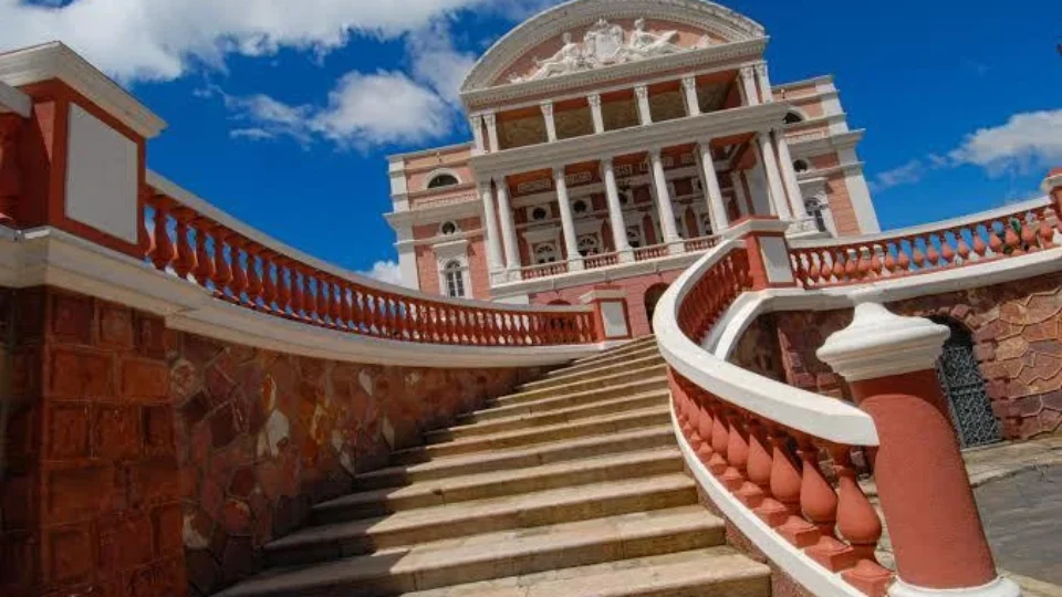 Teatro Amazonas recebe título de Patrimônio Mundial da Unesco