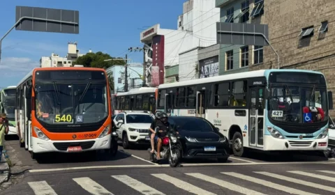 Ônibus voltam a circular nesta manhã (21) após greve e justiça determina 80% das frotas nas ruas de Manaus