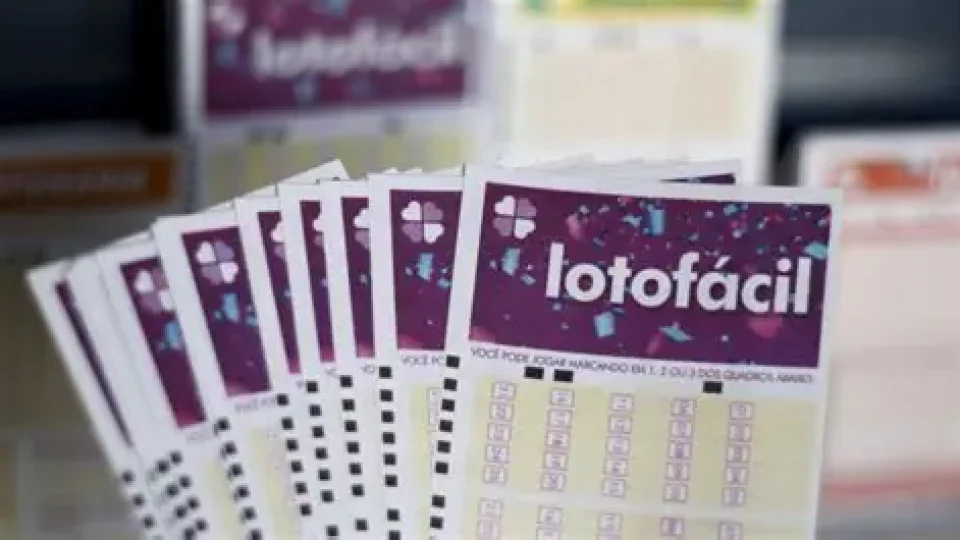 Lotofácil 3742 premia mais de R$ 800 mil para duas apostas; confira resultado
