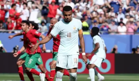 França vence Marrocos por 2×0, avança à semifinal e trilha pelo tricampeonato na Copa do Mundo