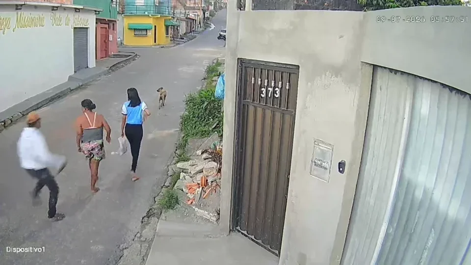 Veja: Criminosos armados rendem e assaltam duas mulheres no conjunto Rio Piorini