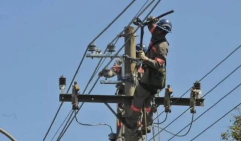 Manutenção na rede elétrica deixa três bairros de Manaus sem energia neste sábado (1)