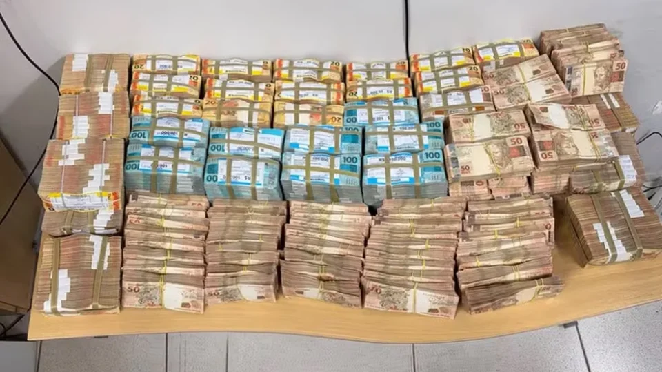 R$ 2 milhões em dinheiro vivo acabam nas mãos da PF durante operação