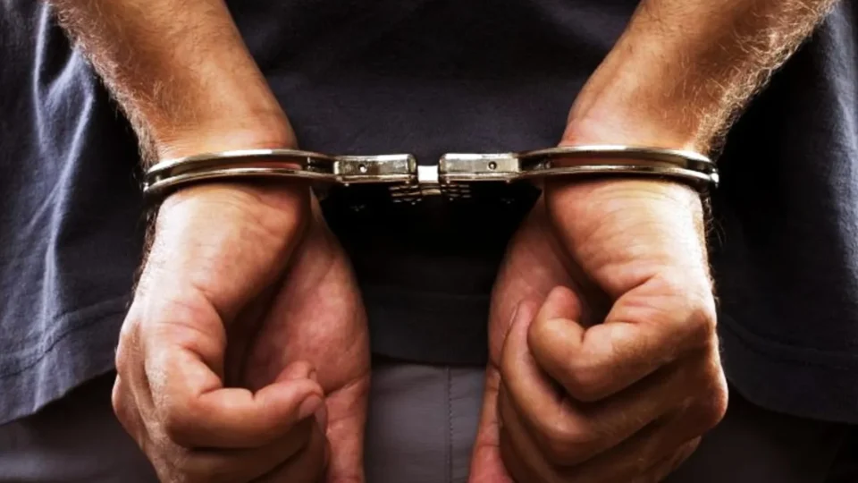 Homem de 26 anos que ‘namorava’ adolescente de 13 anos é preso por estupro de vulnerável em Manaus