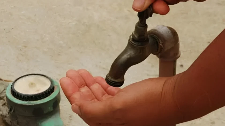 Falta de água atinge bairros de Manaus desde as primeiras horas desta terça-feira