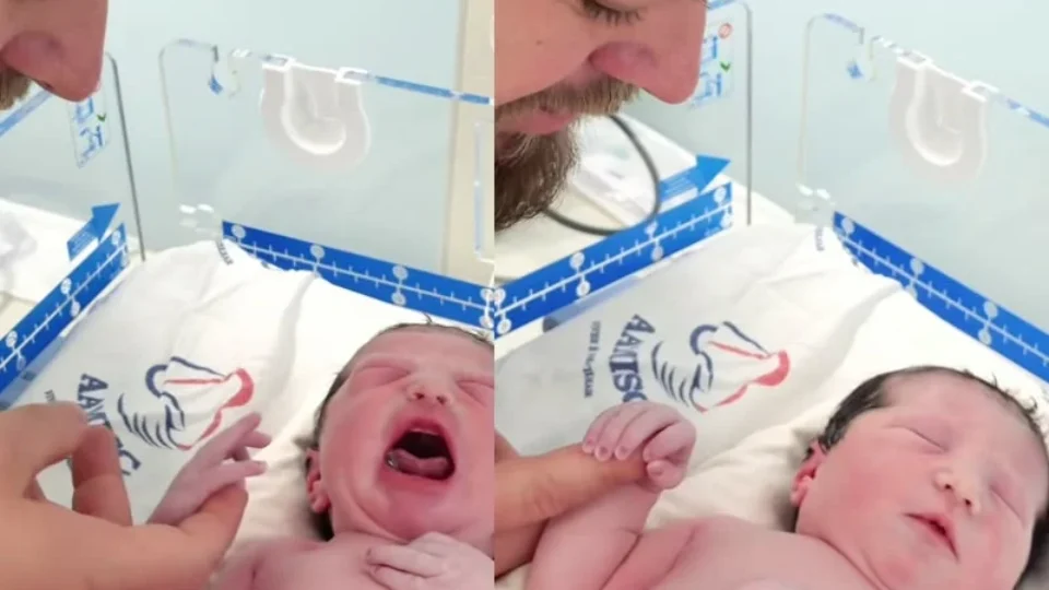 Bebê se acalma ao ouvir voz do pai minutos após nascer e emociona nas redes