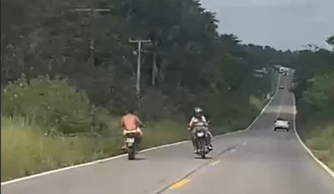 FLAGRA | Motociclista é filmado fazendo zigue-zague e manobras perigosas na BR-308, em Tracuateua