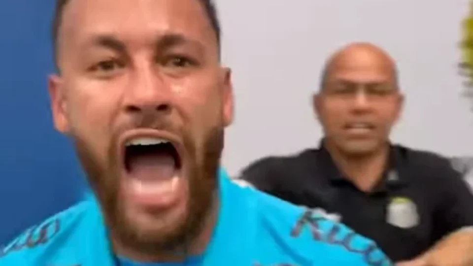 Neymar provoca torcedores do Remo após classificação do Santos e gera confusão no Mangueirão
