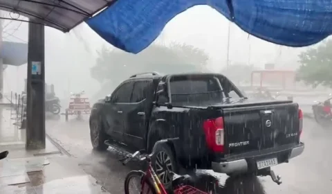 Veja: Tempestade com granizo e ventania surpreende moradores de Manicoré no dia mais quente do ano no Amazonas