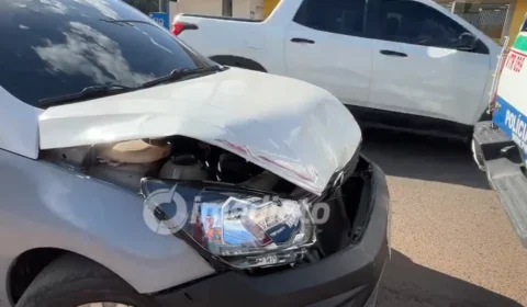 Motorista perde o controle e bate na traseira de viatura da PM na avenida Ataíde Teive