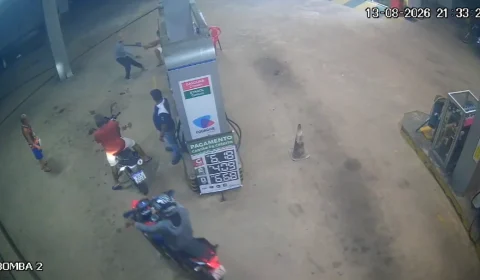 Vídeo: assaltante armado rende funcionários e clientes durante roubo em posto de Mosqueiro