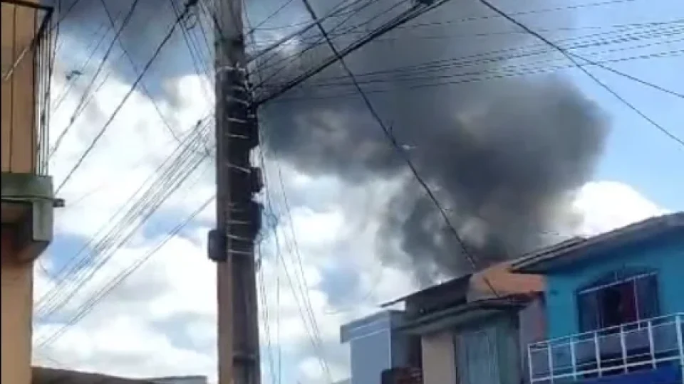 URGENTE | Incêndio atinge quatro casas em Icoaraci nesta sexta-feira