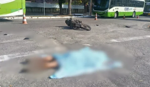 AGORA | Motociclista morre após perder controle e bater contra ônibus em Belém