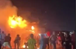 Homem usa gasolina para acender churrasqueira, e incêndio destrói barraca em praia no Pará