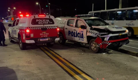 Viatura da PM se envolve em acidente durante deslocamento na Avenida Augusto Montenegro