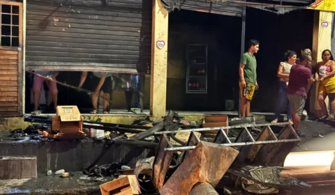 Incêndio atinge estabelecimento comercial no Jorge Teixeira, em Manaus