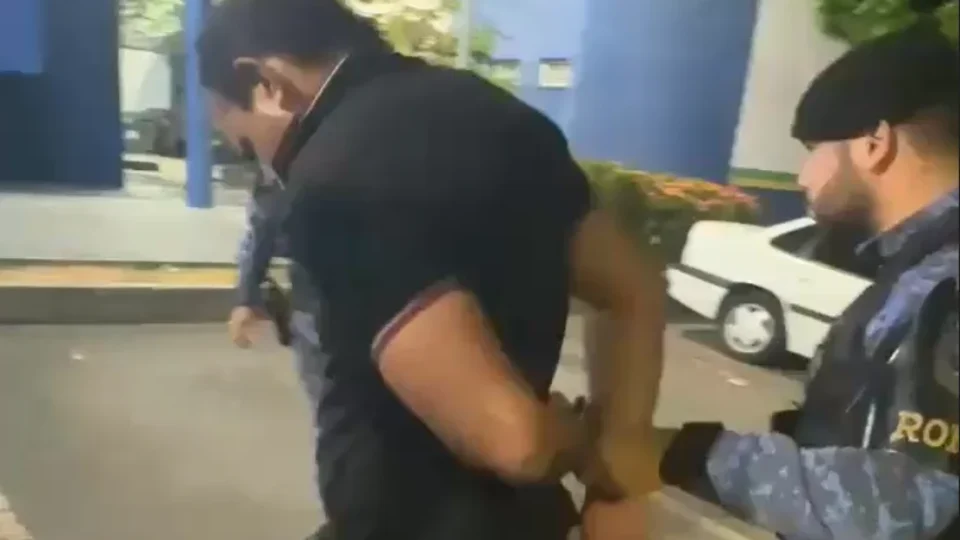 Homem com mandado de prisão por roubo é detido pela ROMU em Manaus