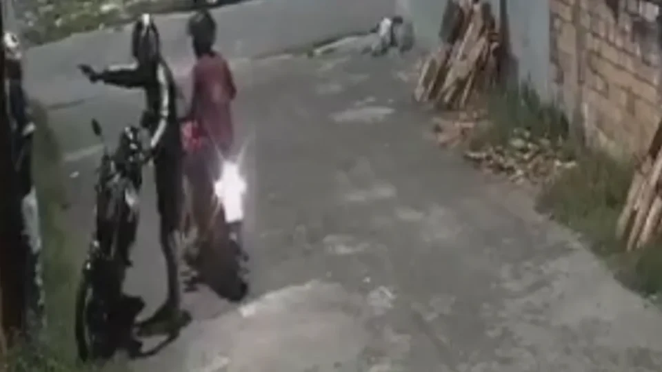 Homem é assaltado ao chegar em casa e tem motocicleta roubada na Maracangalha
